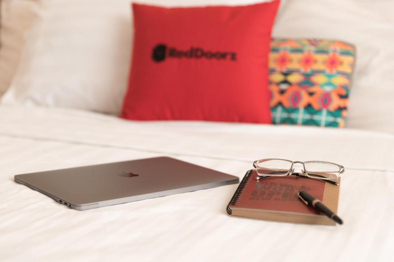 Reddoorz Near Nguyen Hue Walking Street 2 - Dorms Available 호치민 외부 사진